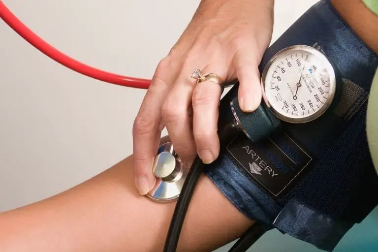 혈압 낮게 나오는 법 13가지, 약 없이 혈압 낮추기